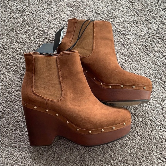 Sold!!wedge boots! Never worn . Took tags off - Picture 3 of 7